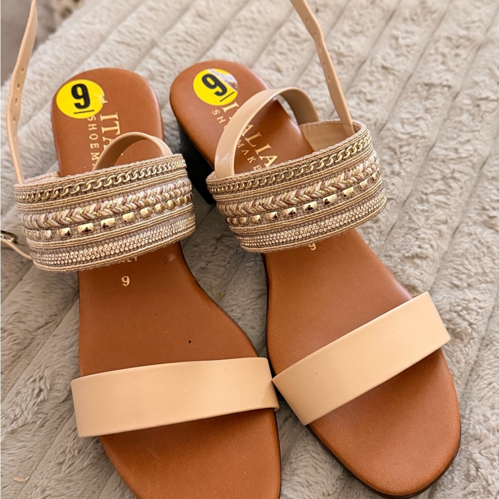 Italian Shoemakers Cream and Gold Sandals